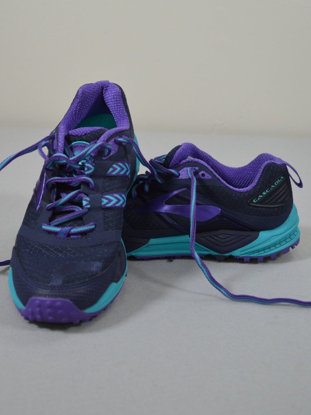 Brooks Cascadia 12 Trail Running Shoes Women’s Size 9 Navy Purple Teal EUC